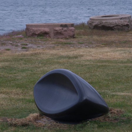 Svart Båt by Ulf Johnsson