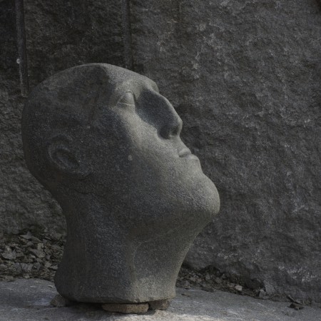 Huvud by Thomas Kadziola